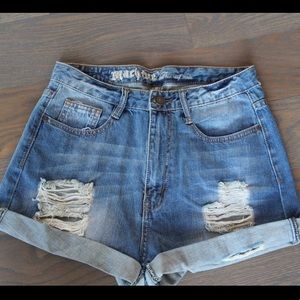 Cute ripped denim shorts